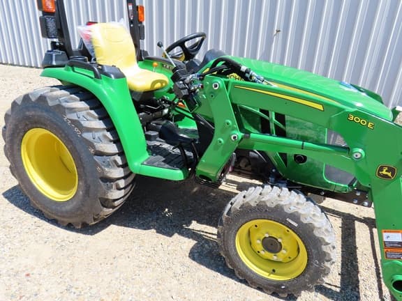 Image of John Deere 3038E equipment image 3