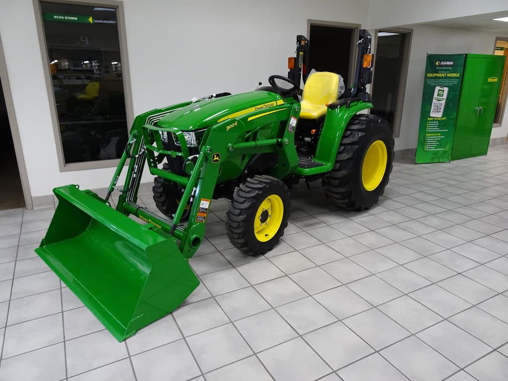 Image of John Deere 3038E Image 0