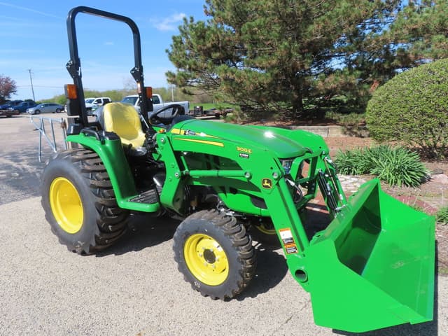 Image of John Deere 3038E equipment image 1