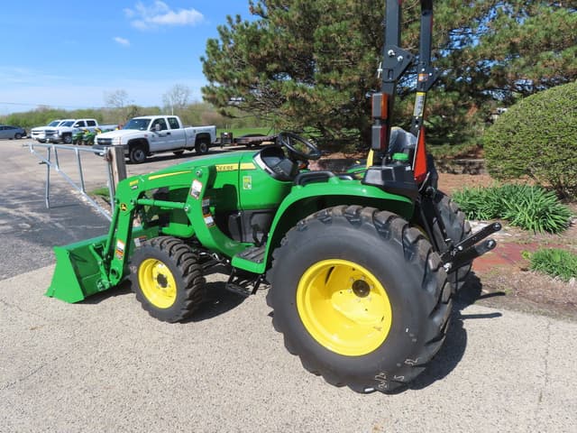 Image of John Deere 3038E equipment image 2