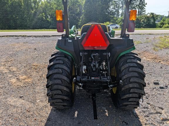 Image of John Deere 3038E equipment image 3