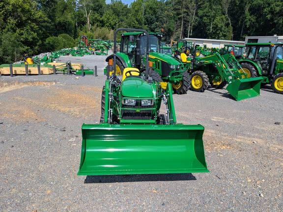 Image of John Deere 3038E equipment image 2