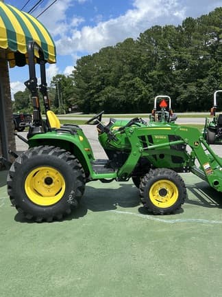 Image of John Deere 3038E equipment image 4