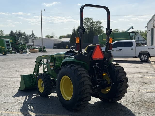 Image of John Deere 3038E equipment image 4