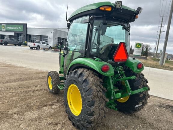 Image of John Deere 3039R equipment image 2