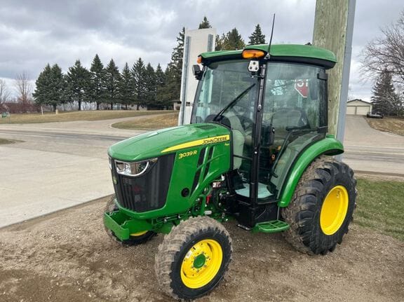 2026 John Deere 3039R Equipment Image0