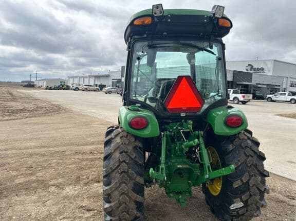 Image of John Deere 3039R equipment image 3