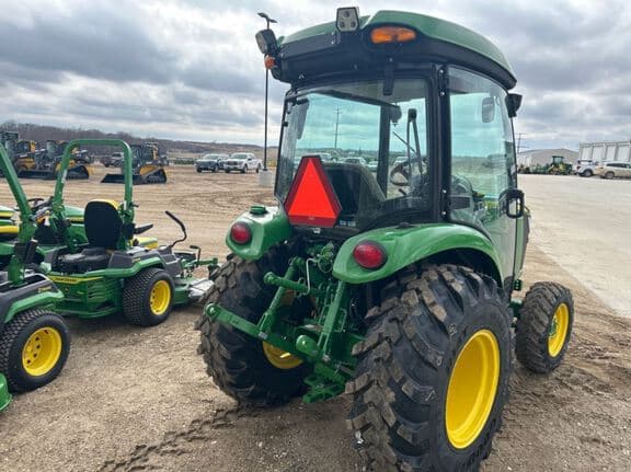 Image of John Deere 3039R equipment image 4