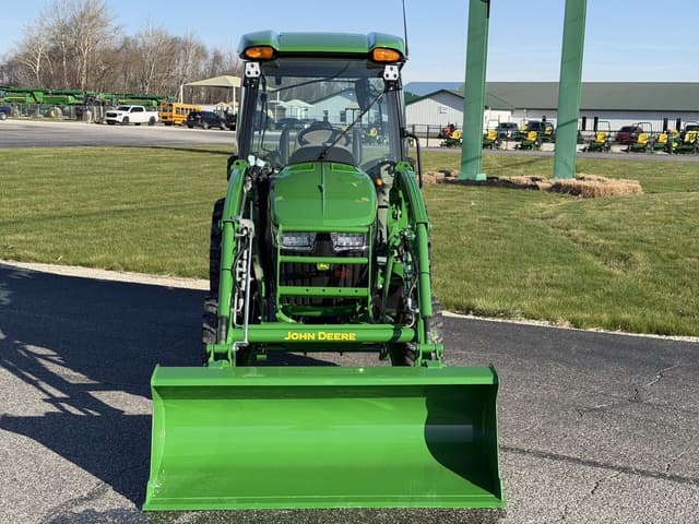 Image of John Deere 3039R equipment image 1