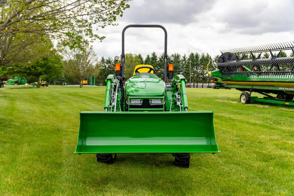 Image of John Deere 3039R equipment image 1