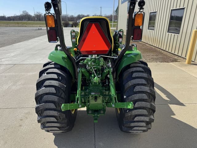 Image of John Deere 3039R equipment image 2