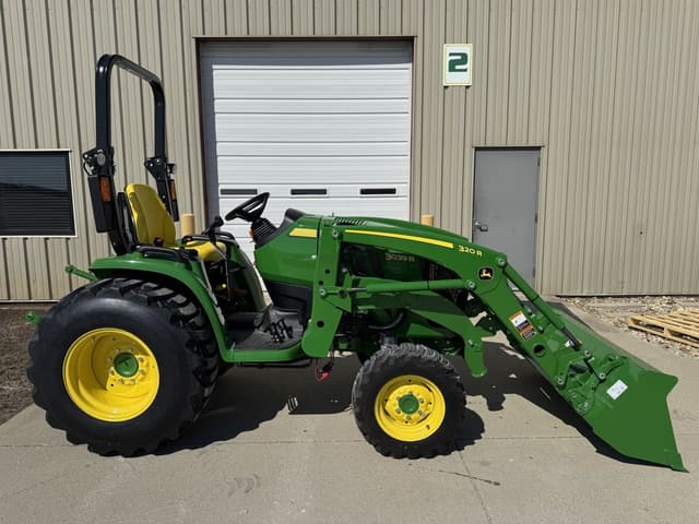 Image of John Deere 3039R equipment image 1