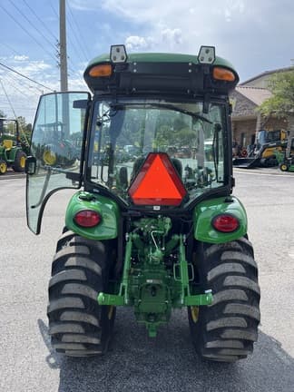 Image of John Deere 3039R equipment image 2