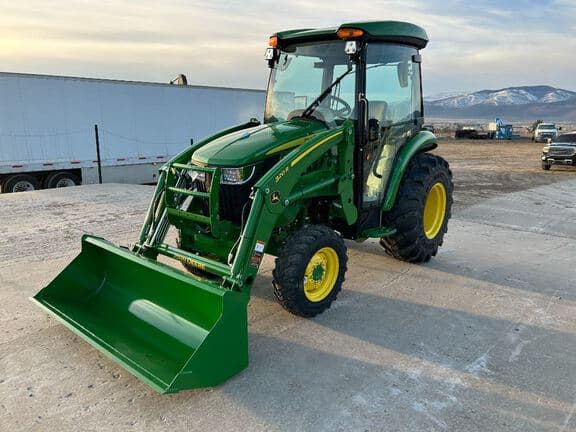 Image of John Deere 3039R equipment image 4