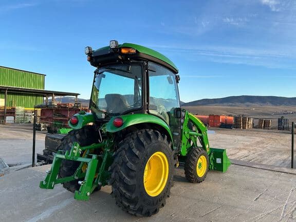 Image of John Deere 3039R equipment image 1