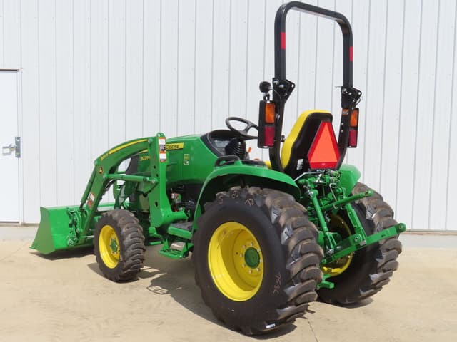 Image of John Deere 3039R equipment image 2