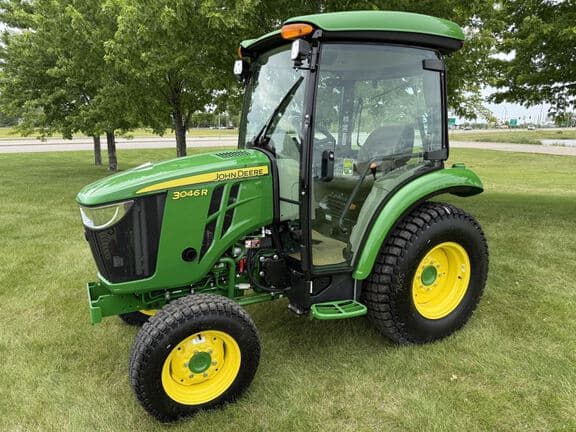 Image of John Deere 3046R equipment image 1