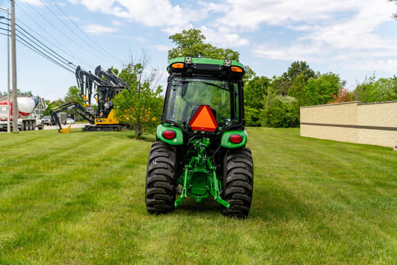 Image of John Deere 3046R equipment image 2