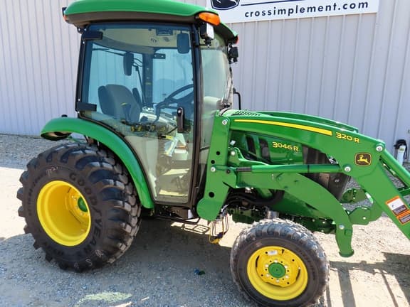 Image of John Deere 3046R equipment image 3