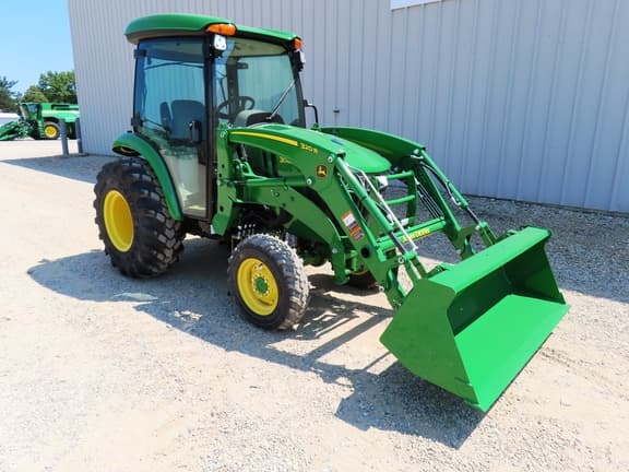 Image of John Deere 3046R equipment image 2