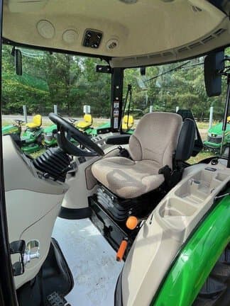 Image of John Deere 3046R equipment image 2
