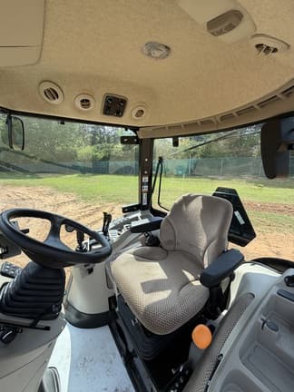 Image of John Deere 3046R equipment image 4