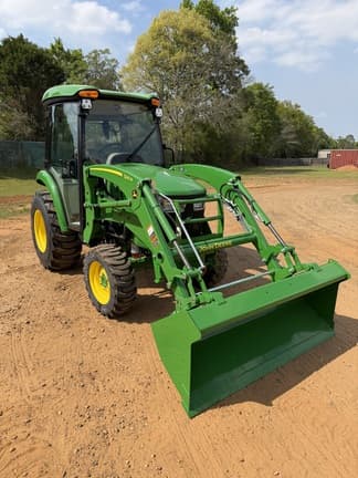 Image of John Deere 3046R equipment image 3