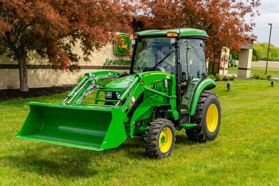 Image of John Deere 3046R equipment image 1