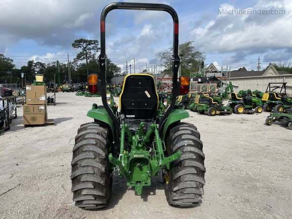 Image of John Deere 3046R equipment image 3
