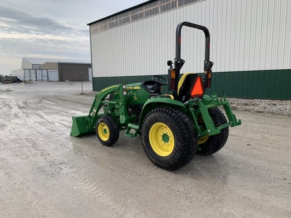 Image of John Deere 3046R equipment image 4