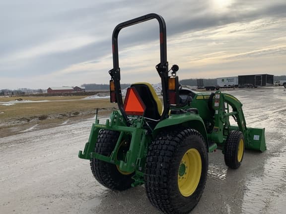 Image of John Deere 3046R equipment image 1