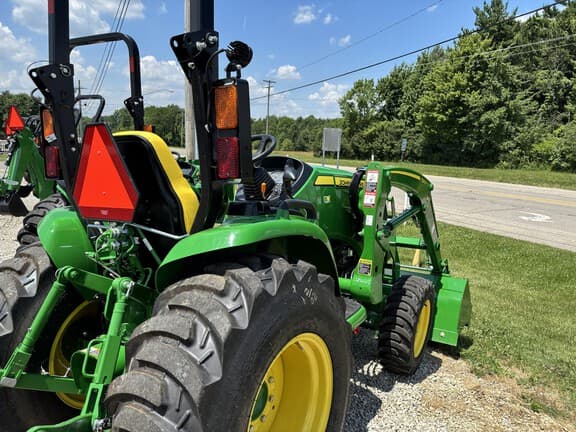 Image of John Deere 3046R equipment image 2