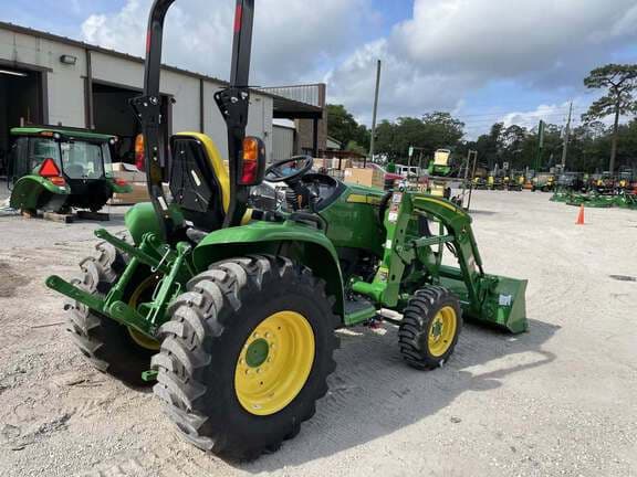 Image of John Deere 3046R equipment image 4