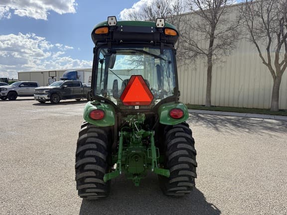 Image of John Deere 3046R equipment image 3