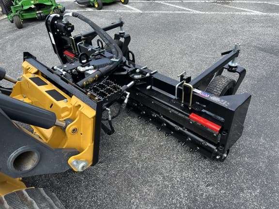 Image of John Deere 333P equipment image 2