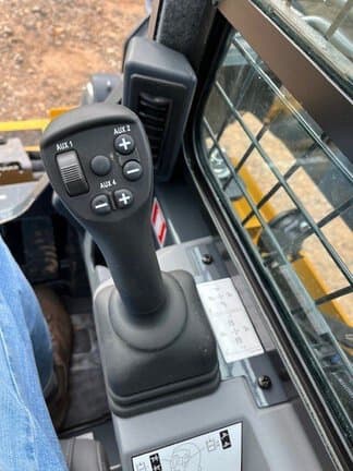 Image of John Deere 333P equipment image 4