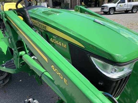 Image of John Deere 4044M equipment image 4