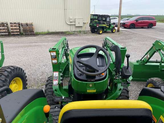 Image of John Deere 4044M equipment image 4