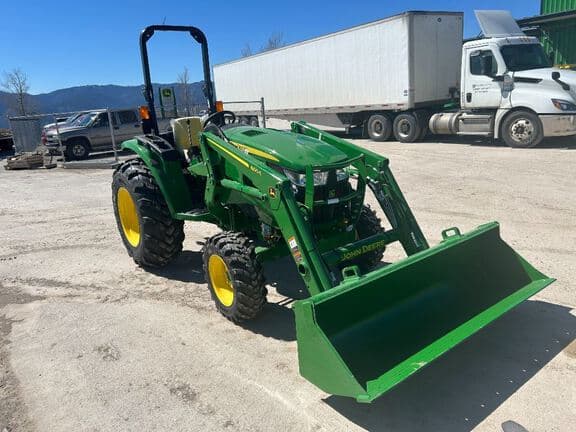 Image of John Deere 4044M equipment image 4