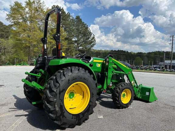 Image of John Deere 4044R equipment image 4