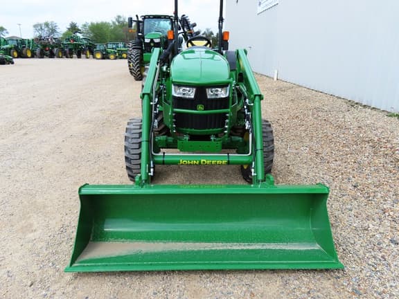 Image of John Deere 4052M equipment image 4