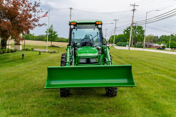 Image of John Deere 4052R equipment image 3