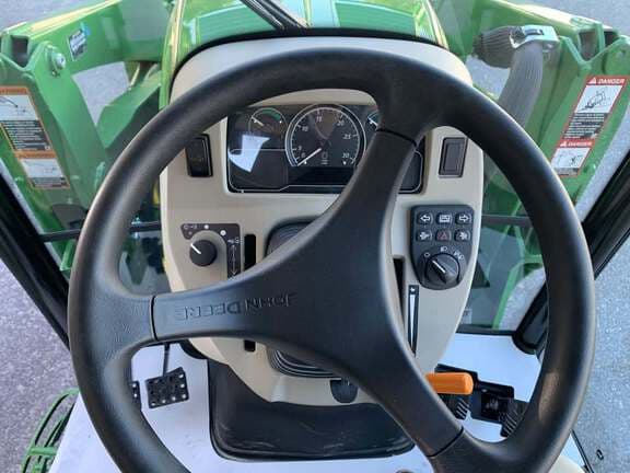 Image of John Deere 4052R equipment image 4