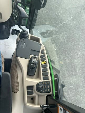 Image of John Deere 4052R equipment image 4