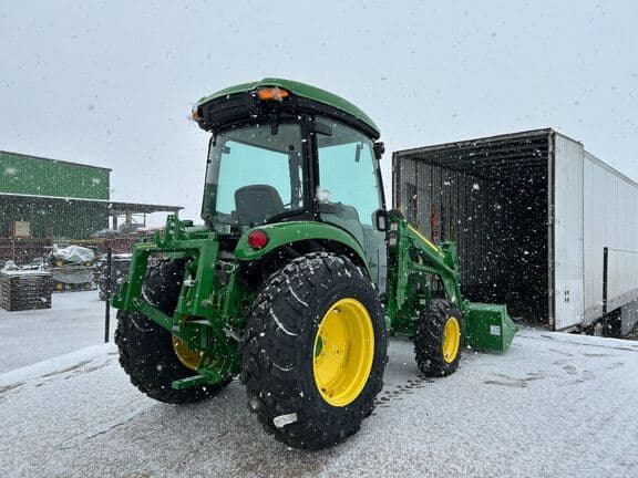Image of John Deere 4052R equipment image 3