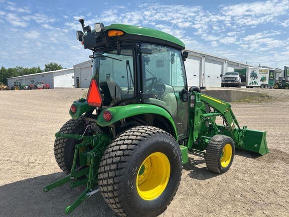 Image of John Deere 4052R equipment image 4