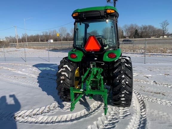 Image of John Deere 4052R equipment image 4