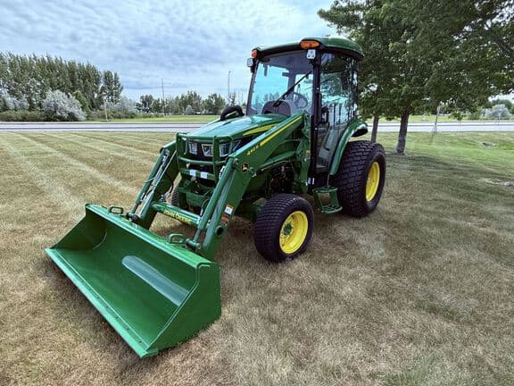 Image of John Deere 4052R equipment image 3