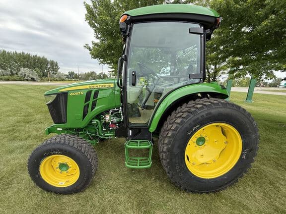 Image of John Deere 4052R equipment image 2