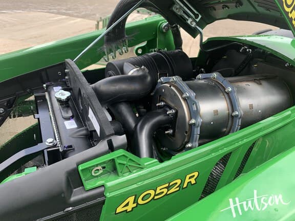 Image of John Deere 4052R equipment image 4